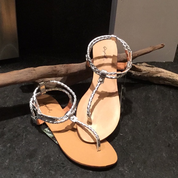 Braided Vegan Leather Sandals NWT - Picture 2 of 7